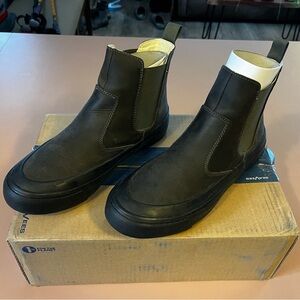 Seavees Beyond and Back Boot Men’s Size 7.5